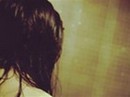 Lấy tiền của chồng lúc đang tắm, vợ "hờ" bị buộc tội Lấy tiền của chồng lúc đang tắm, vợ "hờ" bị buộc tội