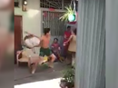 Clip con nuôi dùng chổi đánh mẹ già gây xôn xao dư luận Clip con nuôi dùng chổi đánh mẹ già gây xôn xao dư luận