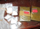 Bắt nhóm buôn lậu vác súng đạn đi tiêu thụ 12,5 bánh heroin Bắt nhóm buôn lậu vác súng đạn đi tiêu thụ 12,5 bánh heroin