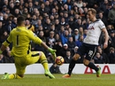 Kane tỏa sáng, Tottenham tiếp tục bám đuổi Chelsea Kane tỏa sáng, Tottenham tiếp tục bám đuổi Chelsea