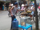 "Bình nước, thùng bánh mì Thạch Sanh" giữa phố cổ Hà Nội "Bình nước, thùng bánh mì Thạch Sanh" giữa phố cổ Hà Nội