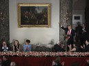 Hành động bất ngờ của ông Trump với bà Hillary Clinton Hành động bất ngờ của ông Trump với bà Hillary Clinton