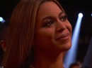 Beyonce rơi nước mắt vì Adele phá tượng Grammy tặng mình Beyonce rơi nước mắt vì Adele phá tượng Grammy tặng mình