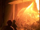 Toàn cảnh vụ cháy kinh hoàng nhà kho ở quận 4 Toàn cảnh vụ cháy kinh hoàng nhà kho ở quận 4