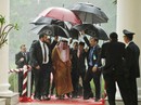 Tổng thống Indonesia và nỗi ấm ức "che dù cho vua Ả Rập Saudi" Tổng thống Indonesia và nỗi ấm ức "che dù cho vua Ả Rập Saudi"