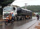 Xe chở Alumin "thử nghiệm" phá đường: Không dại gì không cho xe chạy! Xe chở Alumin "thử nghiệm" phá đường: Không dại gì không cho xe chạy!