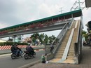Cầu bộ hành chỗ thừa, nơi thiếu Cầu bộ hành chỗ thừa, nơi thiếu