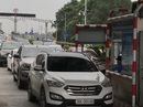 Cả trăm tài xế dùng tiền 200-500 đồng trả phí BOT Bến Thủy Cả trăm tài xế dùng tiền 200-500 đồng trả phí BOT Bến Thủy