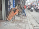 Hà Nội đưa máy bắn bê-tông cỡ lớn đi "xử" lấn chiếm vỉa hè Hà Nội đưa máy bắn bê-tông cỡ lớn đi "xử" lấn chiếm vỉa hè