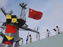 Người nhái Nhật Bản bám sát tàu chiến Trung Quốc Người nhái Nhật Bản bám sát tàu chiến Trung Quốc