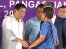 Tổng thống Duterte tiễn ngư dân và tàu cá Phú Yên Tổng thống Duterte tiễn ngư dân và tàu cá Phú Yên