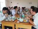 Phải tăng giá bữa ăn giữa ca Phải tăng giá bữa ăn giữa ca