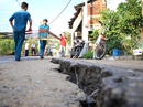 Lấp hố xoáy đe dọa kéo sập nhà dân ở Nhà Bè Lấp hố xoáy đe dọa kéo sập nhà dân ở Nhà Bè