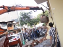 Ông Đoàn Ngọc Hải cho đập tường, cẩu xe sang trước khách sạn Ông Đoàn Ngọc Hải cho đập tường, cẩu xe sang trước khách sạn