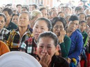 Nhiều người bật khóc tại lễ tưởng niệm nạn nhân bão Linda Nhiều người bật khóc tại lễ tưởng niệm nạn nhân bão Linda