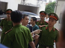 Ra tòa, bị cáo giết đồng hương khai thêm người phạm tội Ra tòa, bị cáo giết đồng hương khai thêm người phạm tội