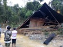 Đau xót chứng kiến cảnh vợ mang thai chết ngay trước mặt do lũ Đau xót chứng kiến cảnh vợ mang thai chết ngay trước mặt do lũ