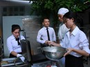 Trường 200 người ngồi không, sao tự chủ được! Trường 200 người ngồi không, sao tự chủ được!