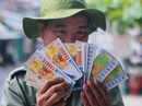 Vé số đuôi 'Thần tài' tăng giá 5 lần vẫn cháy hàng Vé số đuôi 'Thần tài' tăng giá 5 lần vẫn cháy hàng