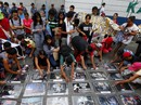 Philippines: Cảnh sát gõ cửa từng nhà xét nghiệm ma túy Philippines: Cảnh sát gõ cửa từng nhà xét nghiệm ma túy