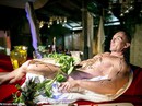 Nhà hàng khoả thân phục vụ món ăn trên cơ thể người Nhà hàng khoả thân phục vụ món ăn trên cơ thể người