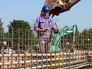 Xúc động chuyện 2 công nhân liều mình nhảy xuống sông cứu người Xúc động chuyện 2 công nhân liều mình nhảy xuống sông cứu người