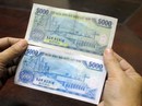 Mẹ vợ bị bắt vì sử dụng tiền giả, con rể ra đầu thú Mẹ vợ bị bắt vì sử dụng tiền giả, con rể ra đầu thú