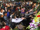 Giữa đêm, ngàn dân miền Tây kéo đi tranh lộc Giữa đêm, ngàn dân miền Tây kéo đi tranh lộc