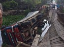 Chở quá tải 10 tấn làm sập cầu, tài xế xin giảm tiền đền bù Chở quá tải 10 tấn làm sập cầu, tài xế xin giảm tiền đền bù