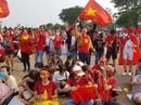 Người dân Tây Đô kéo ra bờ kè sông Hậu cổ vũ U23 Việt Nam Người dân Tây Đô kéo ra bờ kè sông Hậu cổ vũ U23 Việt Nam