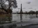 Paris chới với trong nước lũ sông Seine Paris chới với trong nước lũ sông Seine