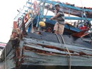 Ngư dân bàng hoàng kể lại giây phút bị tàu lạ đâm giữa biển Ngư dân bàng hoàng kể lại giây phút bị tàu lạ đâm giữa biển
