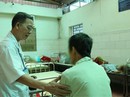 TRONG THẾ GIỚI NỬA TỈNH NỬA MÊ (*): Vất vả chăm sóc TRONG THẾ GIỚI NỬA TỈNH NỬA MÊ (*): Vất vả chăm sóc