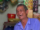 Người đàn ông tật nguyền làm chuyện “quái gở” được vinh danh Người đàn ông tật nguyền làm chuyện “quái gở” được vinh danh