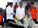 Rơi máy bay Indonesia: Chiếc Boeing tông phải "bom mưa"? Rơi máy bay Indonesia: Chiếc Boeing tông phải "bom mưa"?