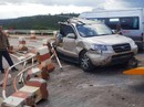 Xe khách ủi thẳng xe du lịch tại trạm thu phí, 3 người trọng thương Xe khách ủi thẳng xe du lịch tại trạm thu phí, 3 người trọng thương