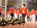 Hành trình Hát vì đội tuyển: Có sự đồng hành của Trường Huy, Phương Thanh Hành trình Hát vì đội tuyển: Có sự đồng hành của Trường Huy, Phương Thanh