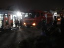 Vợ đưa giấy ly hôn, chồng tưới xăng dọa đốt chết cả nhà Vợ đưa giấy ly hôn, chồng tưới xăng dọa đốt chết cả nhà