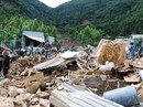 Rơi nước mắt trước cảnh tan hoang xóm Núi Rơi nước mắt trước cảnh tan hoang xóm Núi