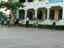 Nam giáo viên cầm dao xông vào trường đánh 2 nữ đồng nghiệp, bị khiển trách Nam giáo viên cầm dao xông vào trường đánh 2 nữ đồng nghiệp, bị khiển trách