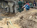2 phu vàng mắc kẹt trong hang: Chủ mỏ lén lút khai thác vào ban đêm 2 phu vàng mắc kẹt trong hang: Chủ mỏ lén lút khai thác vào ban đêm