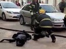 Mẹ che cho con trong vụ nổ xe điện, cả hai đều chết thảm Mẹ che cho con trong vụ nổ xe điện, cả hai đều chết thảm