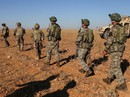 Xe bọc thép chở nhóm binh sĩ Mỹ đầu tiên rút khỏi Syria Xe bọc thép chở nhóm binh sĩ Mỹ đầu tiên rút khỏi Syria