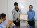 "Soái ca" nhảy sông cứu người nhận bằng khen của LĐLĐ Quảng Nam "Soái ca" nhảy sông cứu người nhận bằng khen của LĐLĐ Quảng Nam
