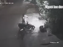 CLIP: Xem tên trộm thập thò lấy xe máy lúc rạng sáng CLIP: Xem tên trộm thập thò lấy xe máy lúc rạng sáng