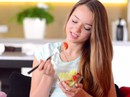 Con gái 14 tuổi chỉ ăn cá và rau xanh, tốt hay xấu? Con gái 14 tuổi chỉ ăn cá và rau xanh, tốt hay xấu?