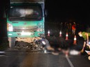 Hiện trường kinh hoàng vụ đâm vào ô tô tải, 4 học sinh tử vong Hiện trường kinh hoàng vụ đâm vào ô tô tải, 4 học sinh tử vong