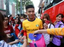 CĐV nữ vây kín sao U23 Việt Nam ở sân Thống Nhất CĐV nữ vây kín sao U23 Việt Nam ở sân Thống Nhất