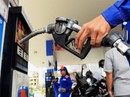 Khó giữ giá hàng hóa khi giá điện, xăng tăng Khó giữ giá hàng hóa khi giá điện, xăng tăng