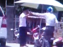 Xôn xao clip tài xế taxi đánh nhau với luật gia ở Phú Quốc Xôn xao clip tài xế taxi đánh nhau với luật gia ở Phú Quốc